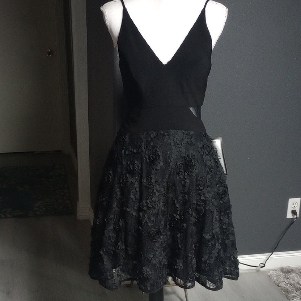 Xscape Goegeous Elegant Black Floral Midi Dress  (15% 2 items)